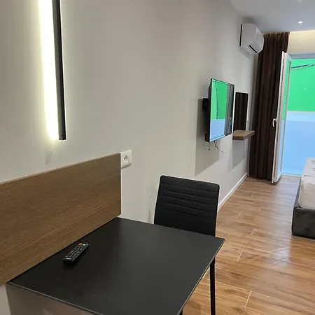 Tirana Central Stay アパート