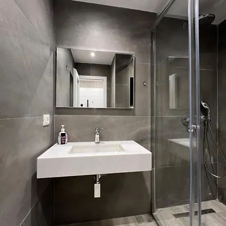 Tirana Central Stay アパート ティラナ