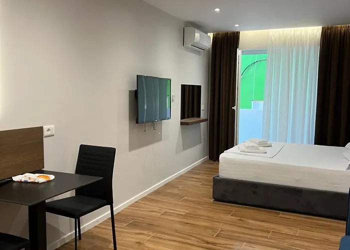 Tirana Central Stay Lägenhet *